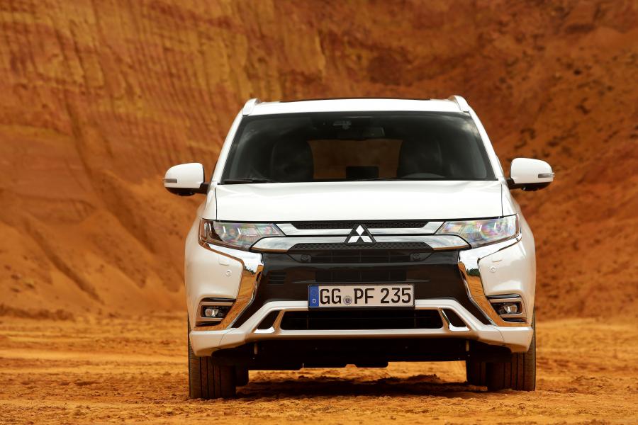  Mitsubishi Outlander PHEV 2018 года  (WW) (фото 21 из 43)